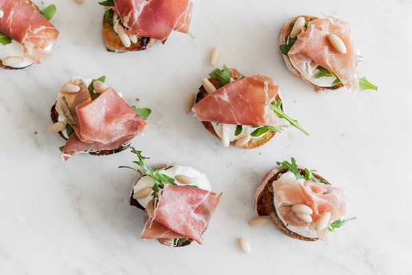  Crostini with rocket, buffalo stracciatella, Parma ham and pine nuts