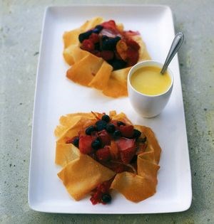Croustade of berries with citrus cream