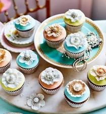 Crown jewel cupcakes