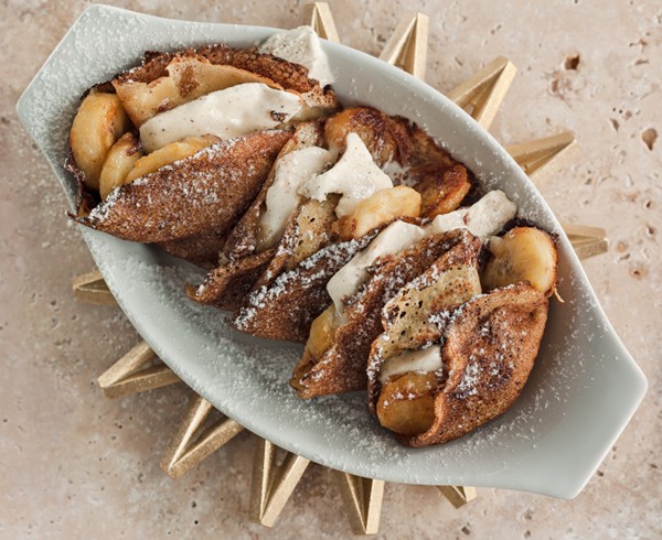 Crȇpes with chocolate, banana and rum filling