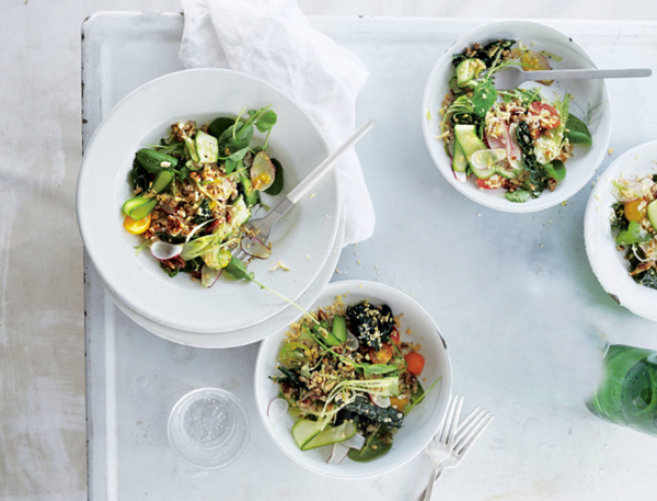 Crudités salad with farro and pecans