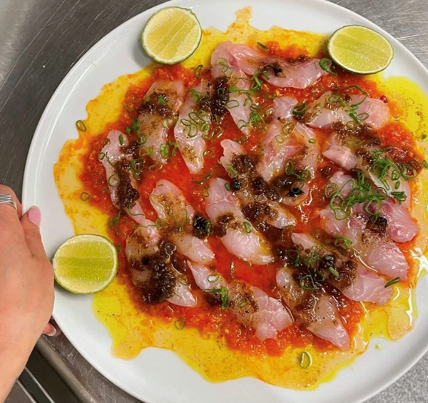 Crudo with grated tomatoes & curried onions