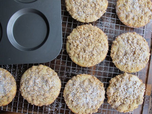 Crumb cake muffin tops
