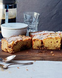 Crumb cake with pear preserves