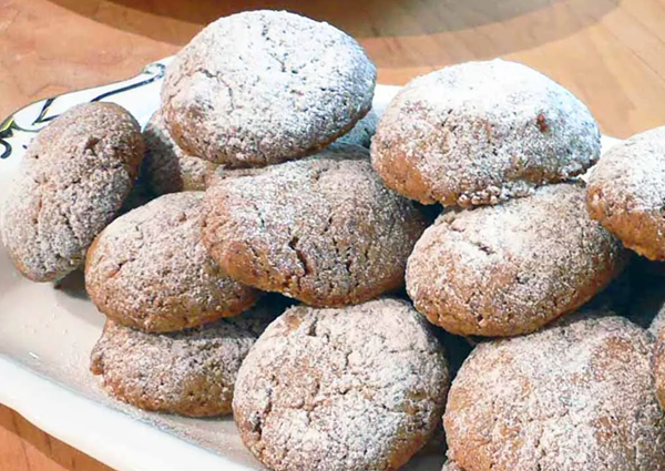 Crumbly pecan biscuits