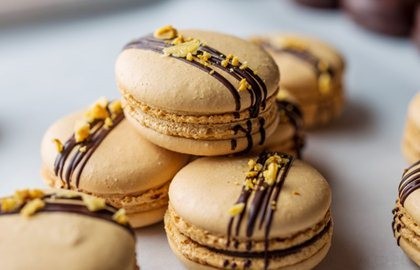 Crunchie macarons