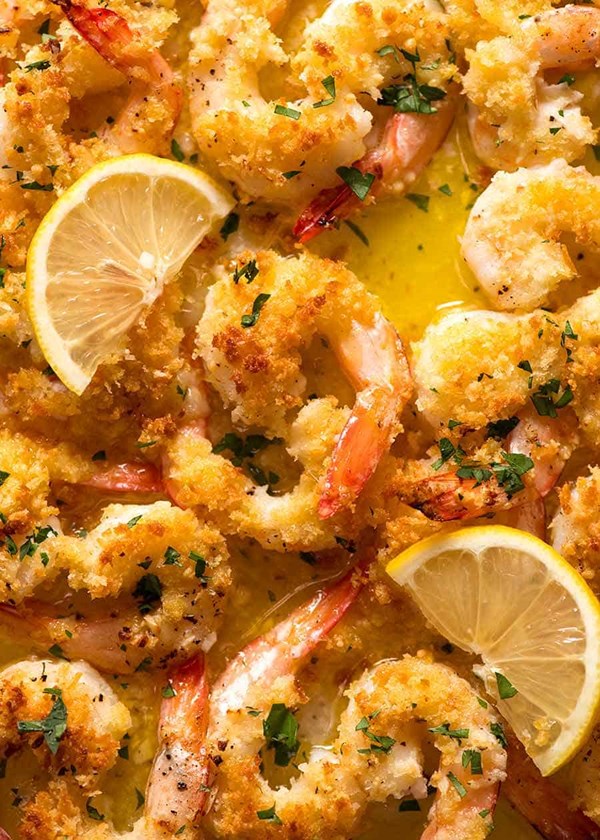 Crunchy baked shrimp (prawns) in garlic butter sauce 