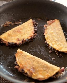 Crunchy black bean tacos