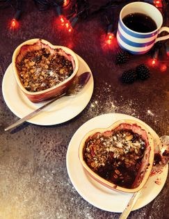 Crunchy blackberry & apple cocottes