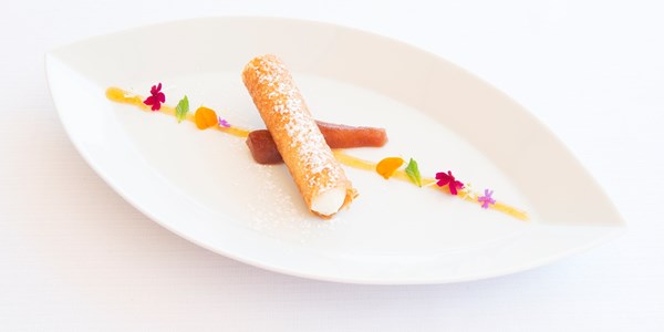 Crunchy cannoli with cardamom cream