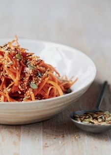 Crunchy carrot salad with toasted seeds (Sprød gulerodssalat med ristet kerner)