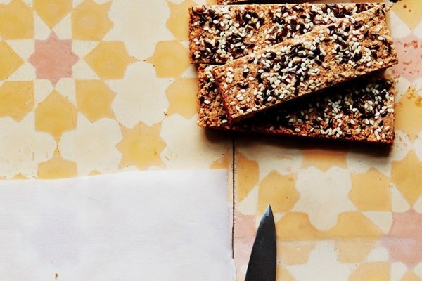 Crunchy cashew-sesame bars 