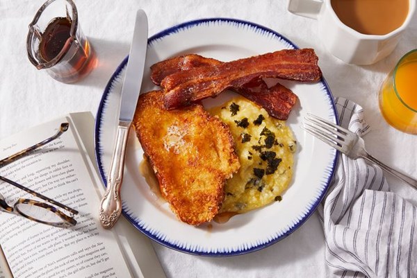 Crunchy French toast with maple-candied bacon 