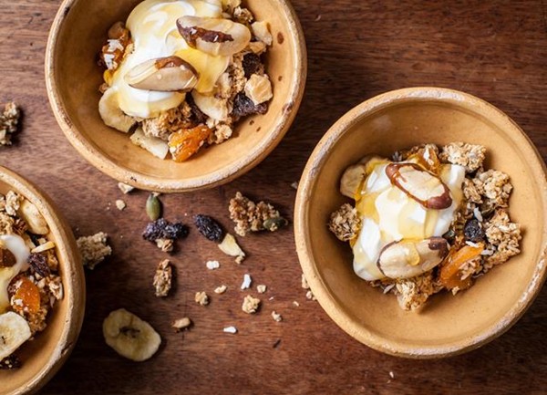 Crunchy fruit granola