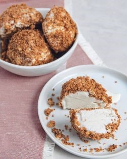 Crunchy ice cream balls