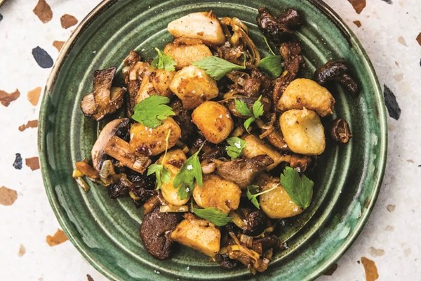 Crunchy kopytka with mushrooms, leeks, and lovage