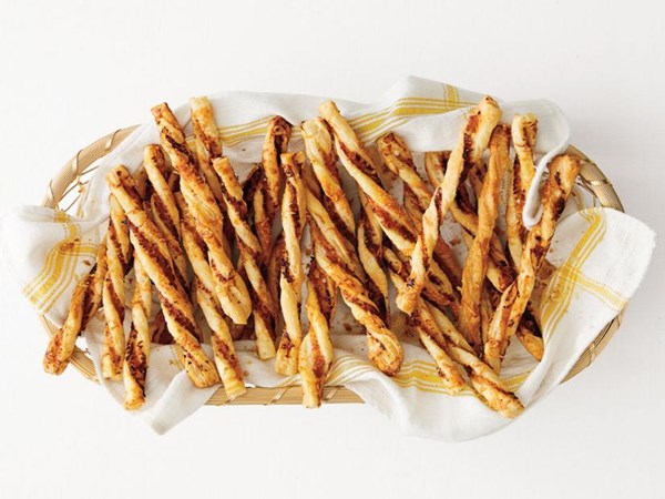 Crunchy Manchego fig straws