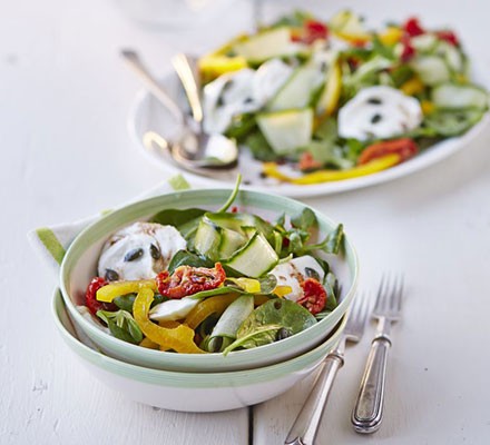 Crunchy mozzarella salad 