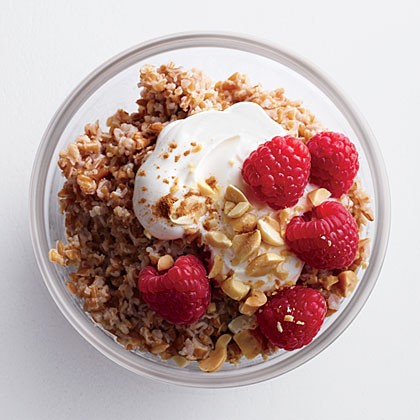 Crunchy peanut butter bulgur with berries