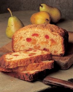 Crunchy pear and cherry cake