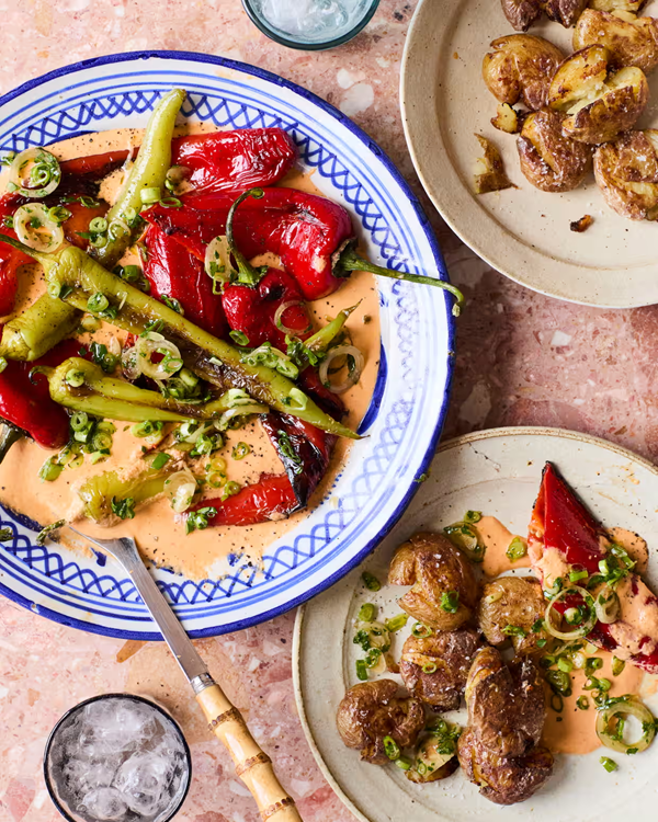 Crunchy potatoes with fried pepper cream