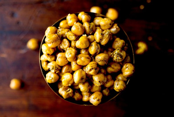 Crunchy roasted za’atar chickpeas
