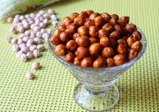 Crunchy spiced chickpeas