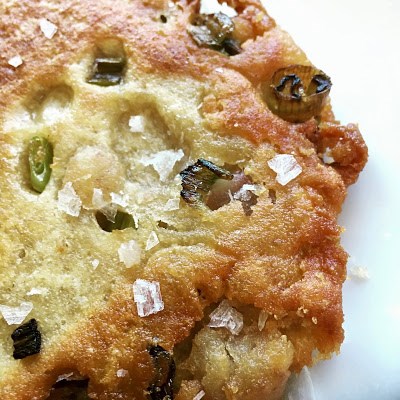 Crunchy taro scallion breads (Yùní cōngyóubĭng   芋泥蔥油餅)