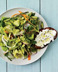Crunchy vegetable salad with ricotta crostini