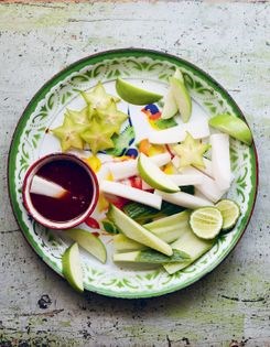 Crunchy vegetables with sour spice dipping sauce