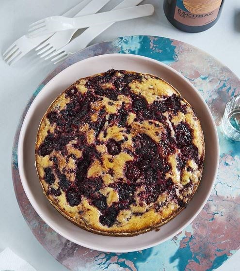Crushed blackberry and cornmeal cake