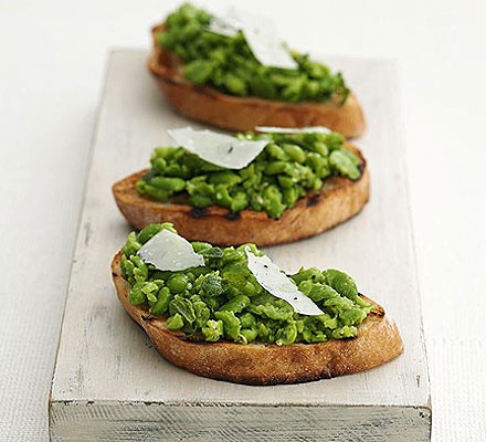 Crushed broad bean and mint bruschetta