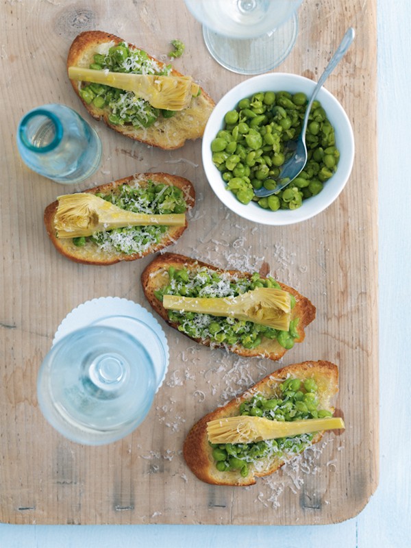 Crushed pea and artichoke crostini