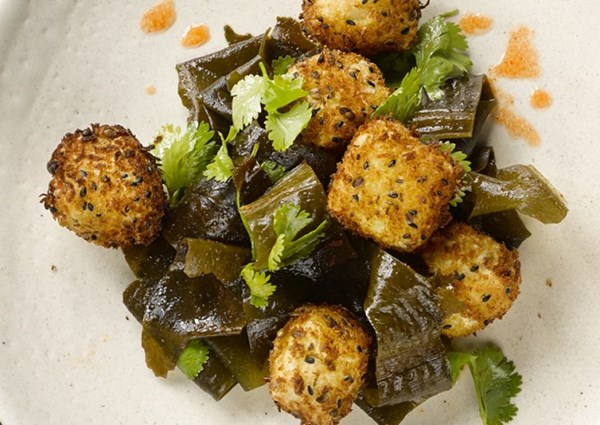 Crusted tofu with wakame and lime