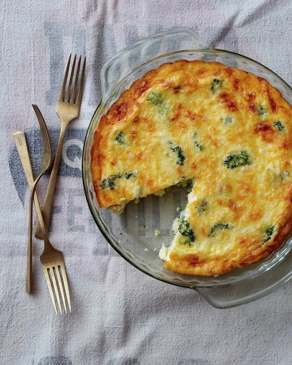 Crustless broccoli and cheddar quiche