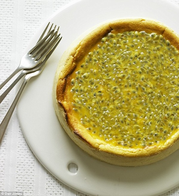 Crustless mango cheesecake