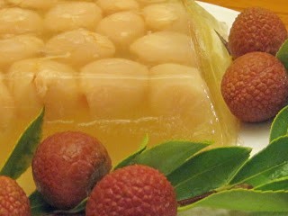 Crystal lychees (Shuijing lizhi / 水晶荔枝)