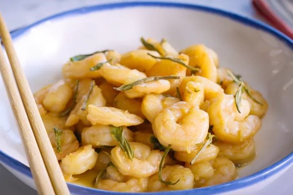 Crystal shrimp with dragon well tea