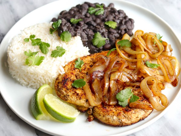 Cuban-style marinated and griddled chicken (Pollo a la plancha)