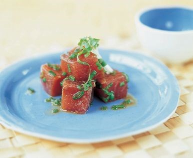 Cubed and marinated raw tuna (Maguro butsu)