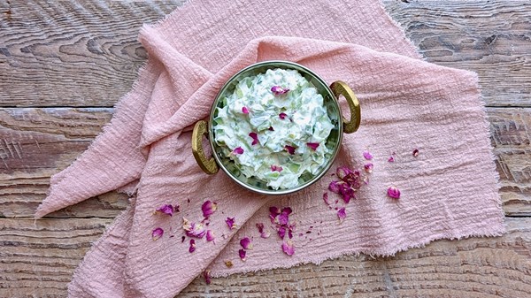 Cucumber & mint yogurt (Maast-o khiar)
