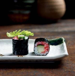 Cucumber and pickled plum hoso maki roll