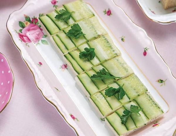 Cucumber-blue cheese canapés