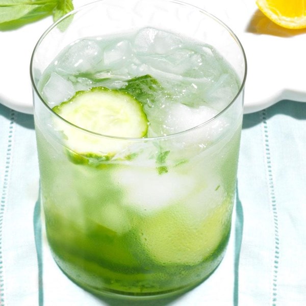 Cucumber gin smash