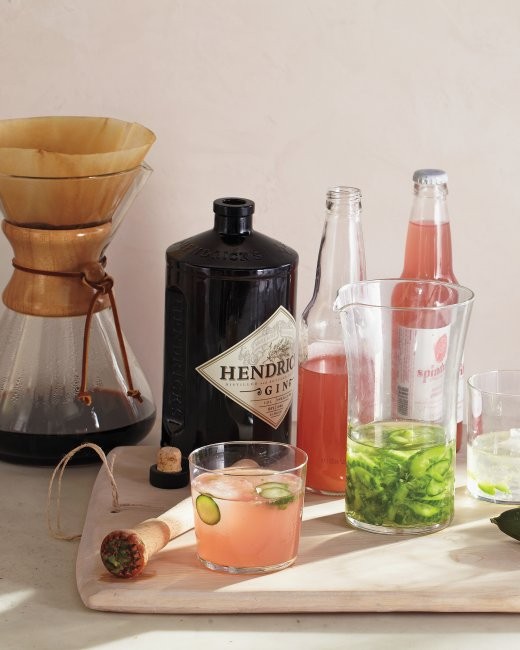 Cucumber-infused gin-and-grapefruit fizz