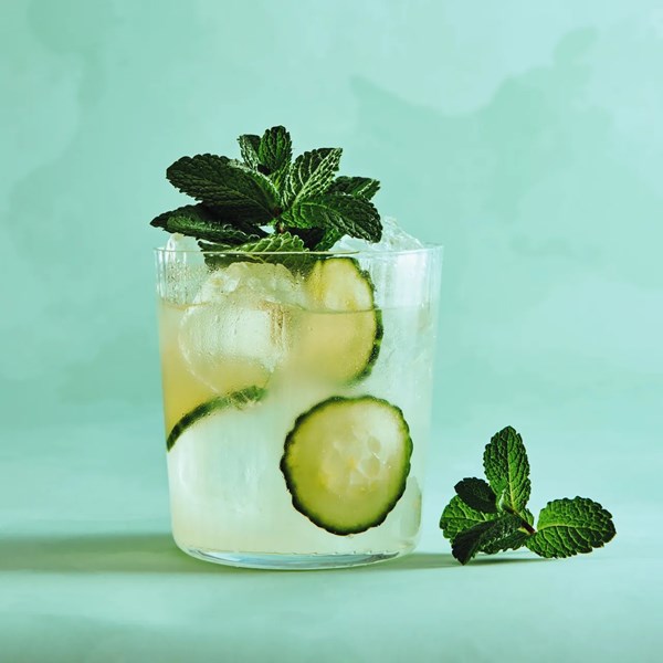 Cucumber-lime sports drink 