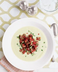 Cucumber soup with seared tuna tartare