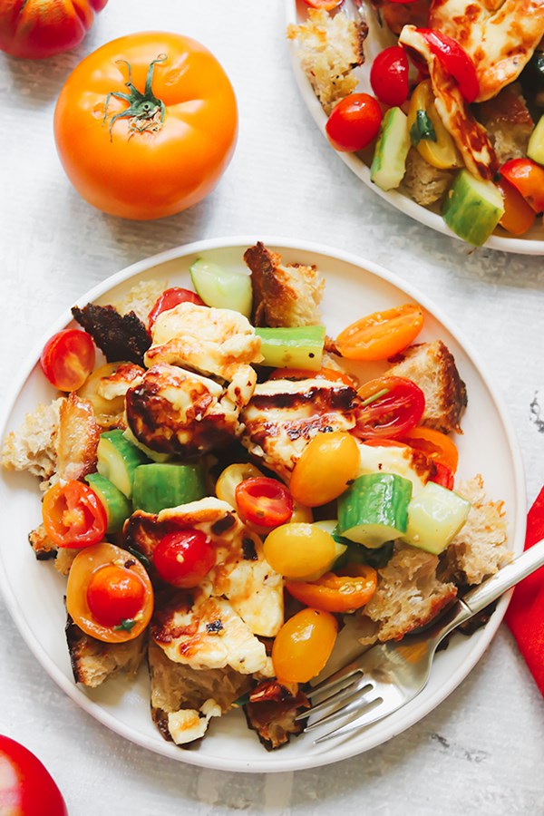 Cucumber-tomato salad with seared halloumi and olive oil croutons