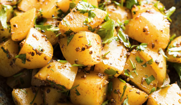Cumin-coriander potatoes with cilantro (Patates mekhalel)