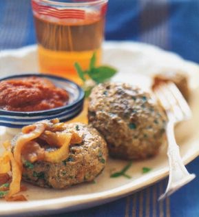 Cumin-flavored meatballs with onion jam and spicy tomato sauce (Kefta de viande au cumin et confiture d'oignon et sauce aux tomates)